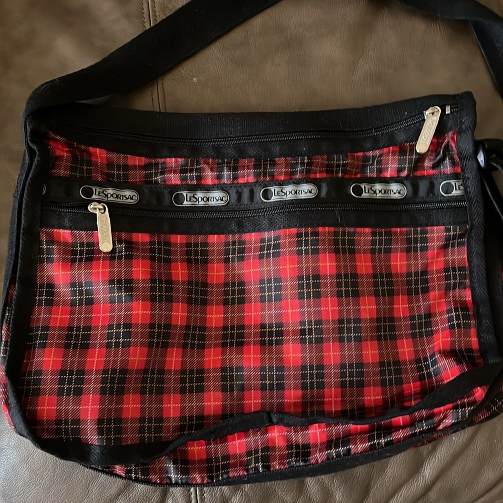 LeSportsacbag with makeup bag - Picture 2 of 3
